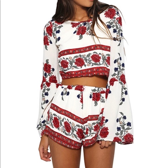 TWO PIECE SHORT SET BELL SLEEVE AT ELBOW - Picture 4 of 8